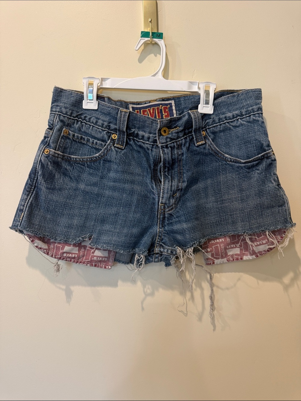 LEVI’S Low Loose 549 Cutoff Shorts Waist 31